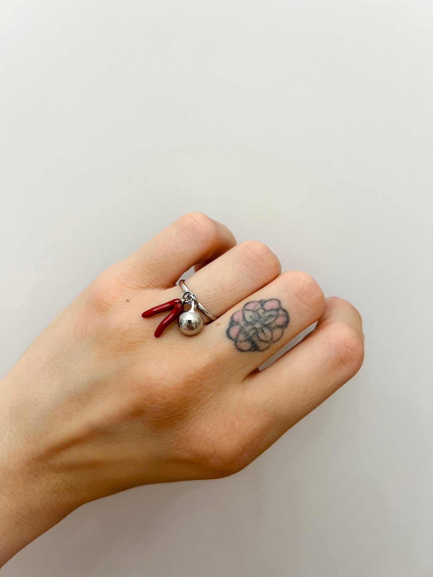 Anello Cornetti Pendenti Con Sonaglio